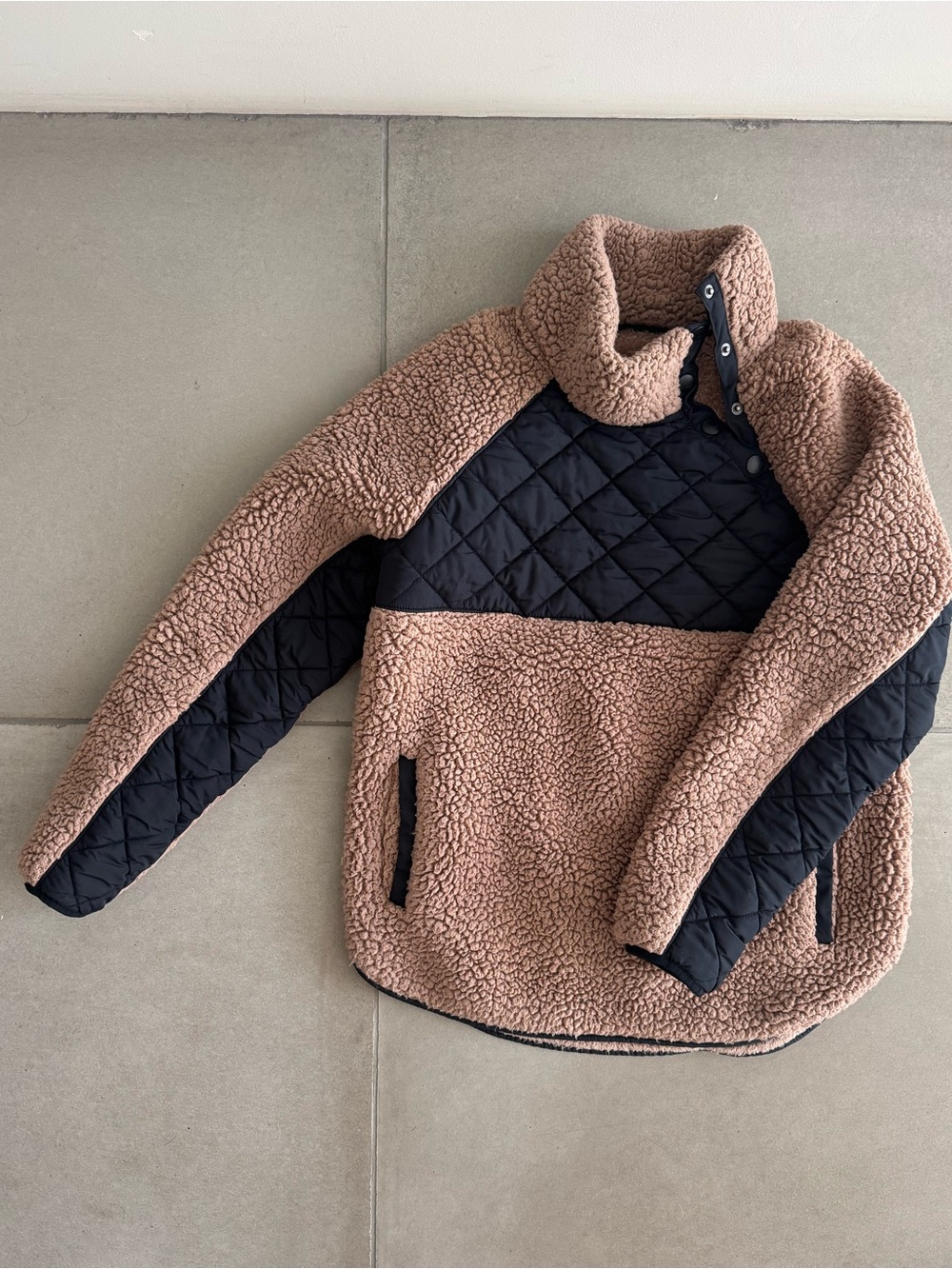 Abercrombie women's Sherpa mock neck Pullover Jacket - brown and Black